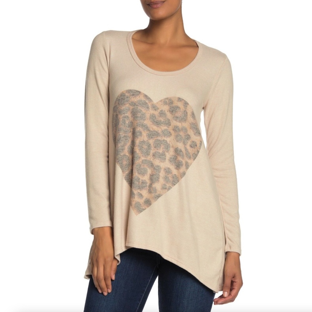 Go Couture Womens Animal Print Heart Tunic in Cheetah Size Large Sweater…